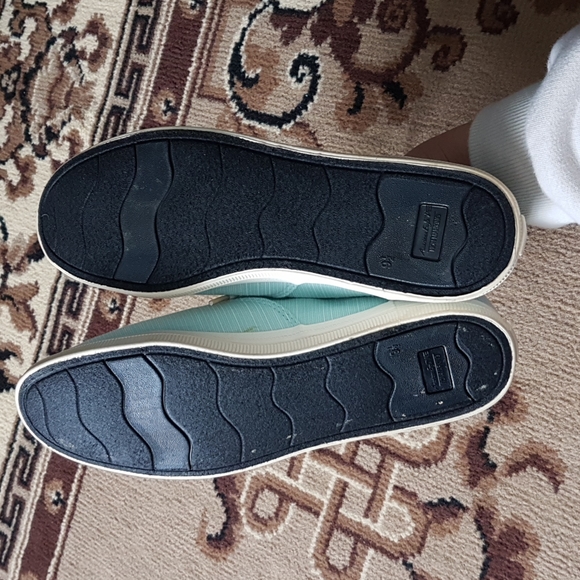 American Eagle Slip-On Non-Marking Sneakers - Picture 5 of 8